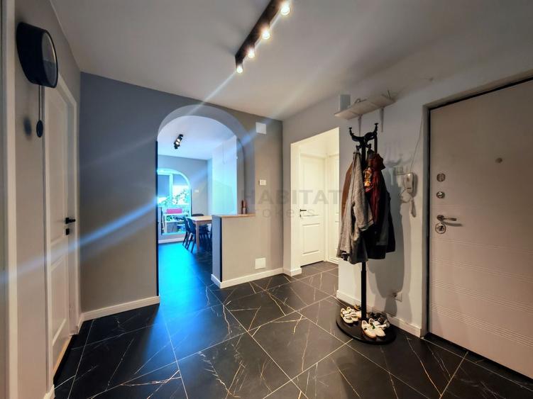 Apartament cu 4 camere semidecomandat, mobilat în Olteniței