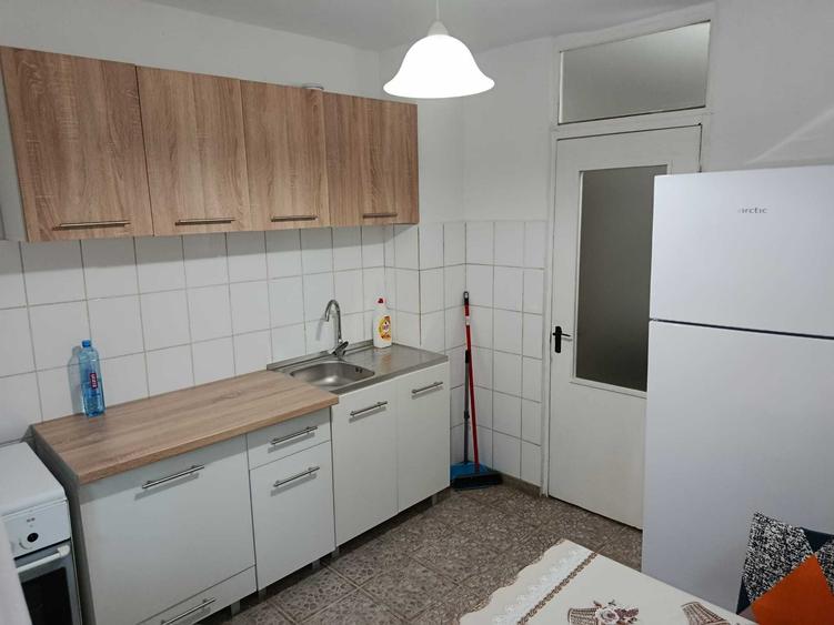 Apartament cu 2 camere decomandat în Sărari