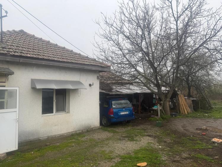 Casă individuală cu 2 camere cu Canalizare în Sud