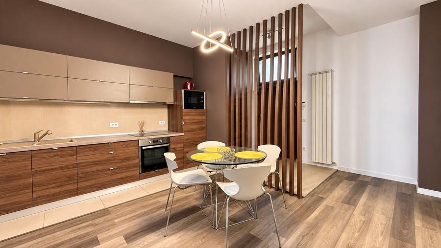 Apartament cu 3 camere decomandat în Lipovei