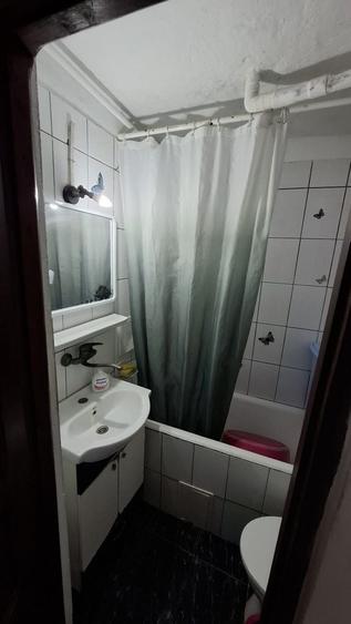 Apartament cu 3 camere semidecomandat în Exterior Vest