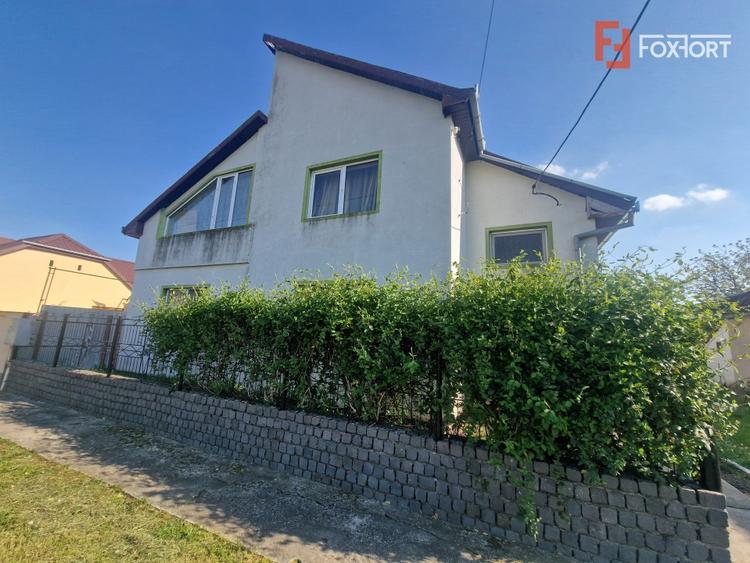 Casă individuală cu 7 camere cu Canalizare în Ultracentral