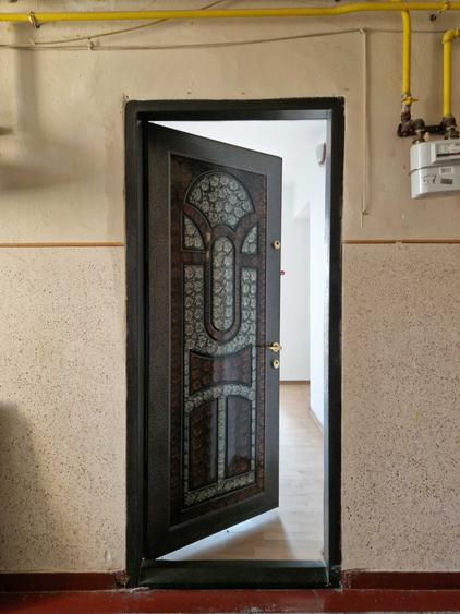 Apartament cu 2 camere decomandat în Petros