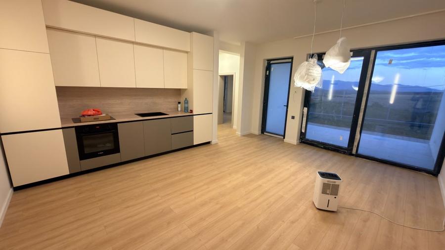 Casă cu 4 camere cu Teren 300 Mp în Broscărie