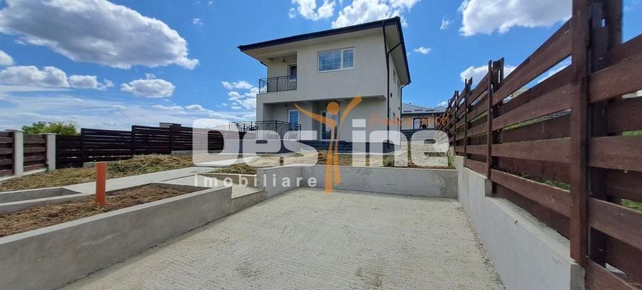 Casă cu 4 camere cu Teren 400 Mp în Central