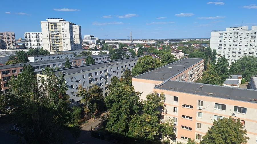 Apartament cu 3 camere semidecomandat în Titan