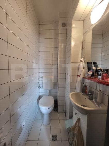 Apartament cu 3 camere semidecomandat, mobilat în Central