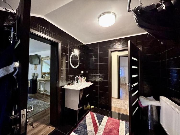 Casă individuală cu 5 camere cu Canalizare în Central