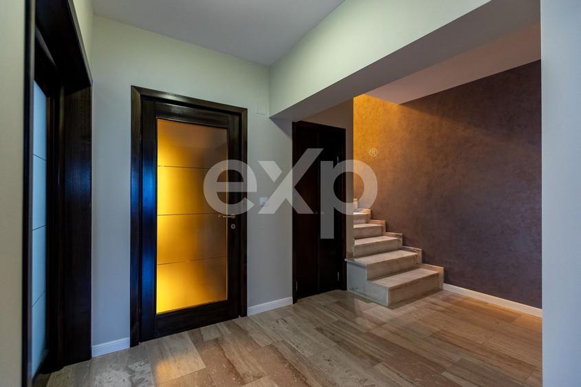 Duplex cu 5 camere cu Canalizare în Central
