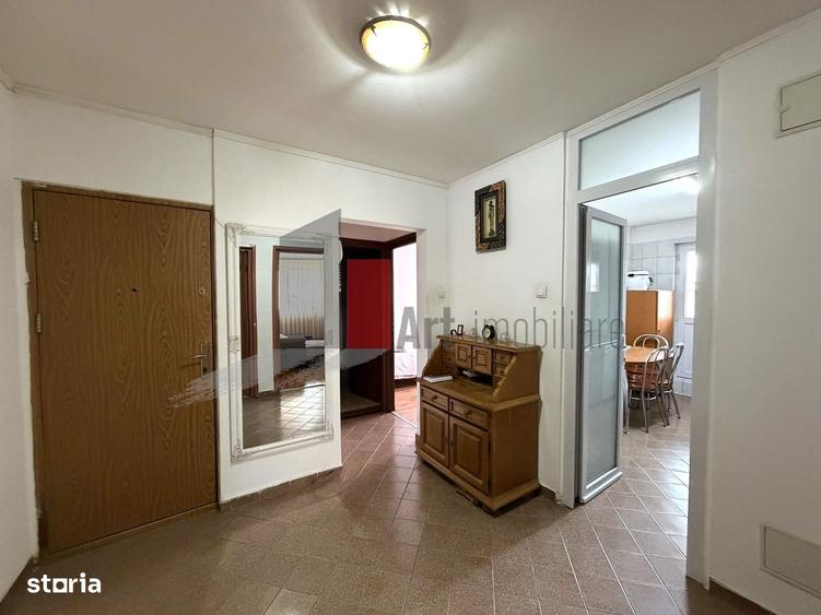 Apartament cu 4 camere decomandat în Berceni