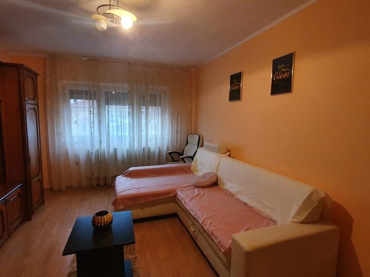 Apartament cu 2 camere decomandat în Girocului