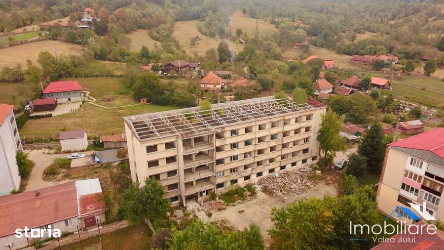 Spațiu comercial, de 3,861 mp, în Petros