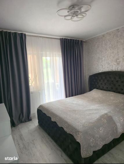 Apartament cu 4 camere în Craiovița Nouă