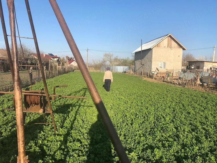 Teren de 995 mp, în Budeni