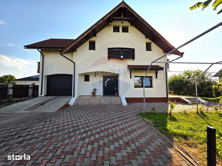 Casă cu 4 camere cu Teren 680 Mp în Costești