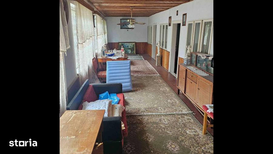 Casă cu 6 camere cu Teren 765 Mp în Central