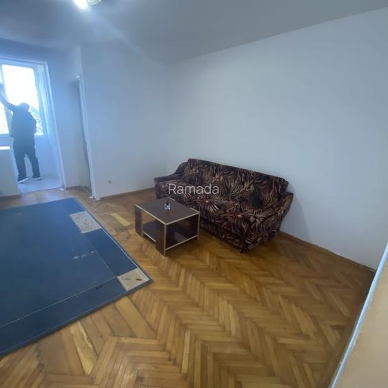 Vand Urgent Garsoniera etaj 2 Tineretului Pitesti pret 241500 lei