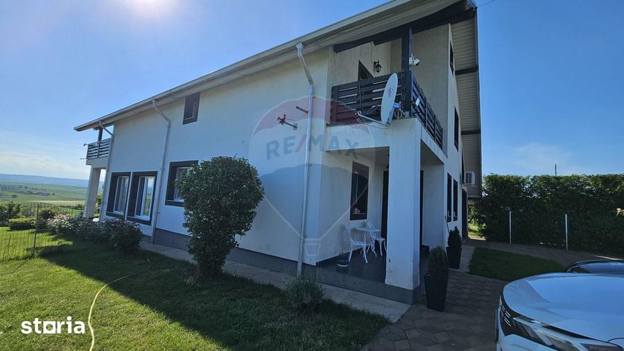 Casă cu 6 camere cu Teren 3614 Mp în Moara