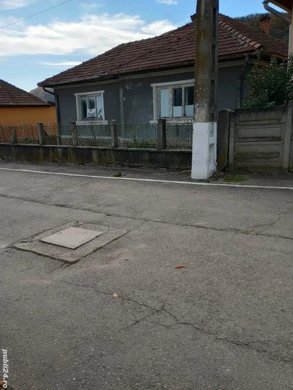 Casă cu 3 camere în Subcetate