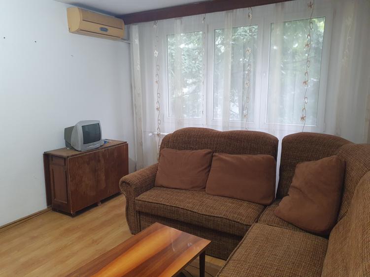 Apartament cu 3 camere semidecomandat în Drumul Taberei