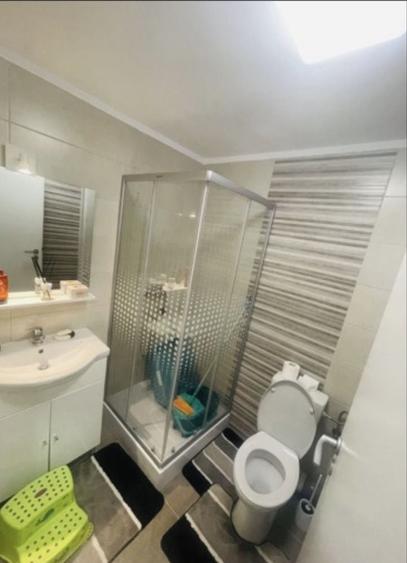 Apartament cu 3 camere decomandat în Dobroești
