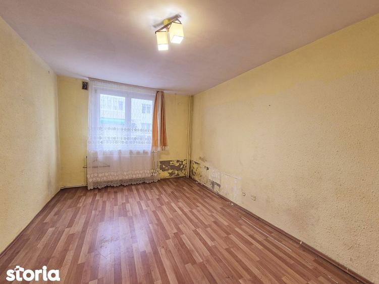 Garsonieră decomandată în Sud