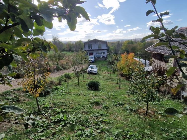 Casă individuală cu 5 camere cu Canalizare în Ocoliș