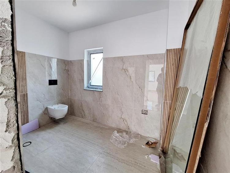 Casă cu 4 camere cu Teren 430 Mp în 9 Mai