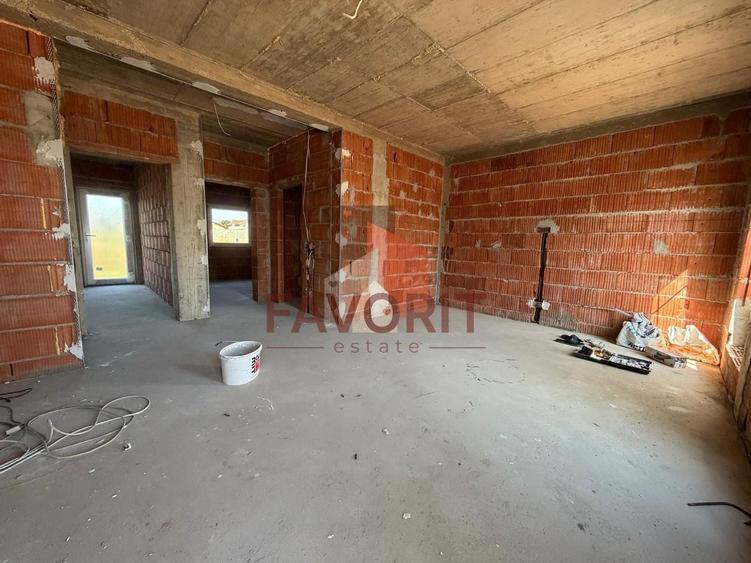 Duplex cu 4 camere cu Canalizare în Sânandrei