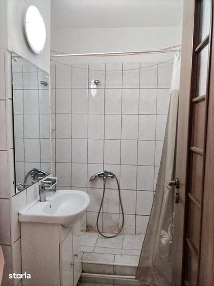 Apartament cu 3 camere decomandat în Vlahuță