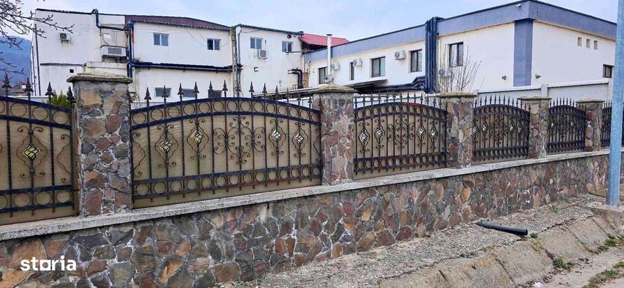 Casă cu 4 camere în Traian