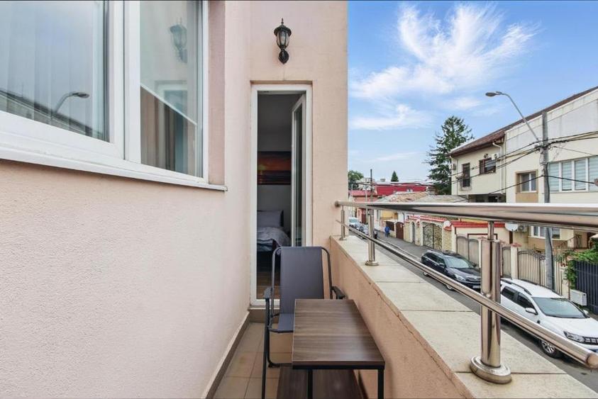 Apartament cu 3 camere semidecomandat în Titulescu