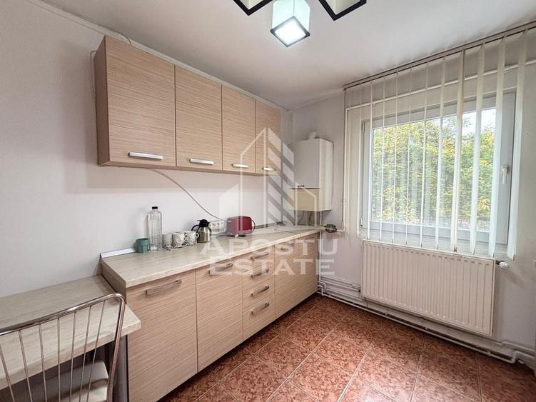 Apartament cu 4 camere decomandat în Medicină