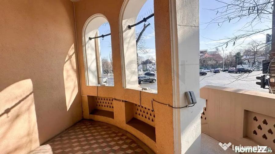 Casă cu 7 camere cu Teren 370 Mp în Aviatorilor