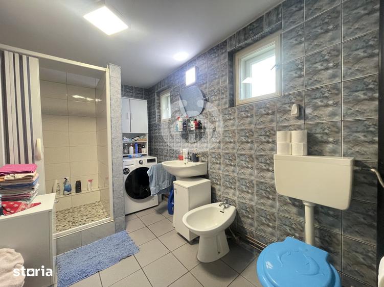 Casă cu 7 camere cu Teren 432 Mp în Lupeni