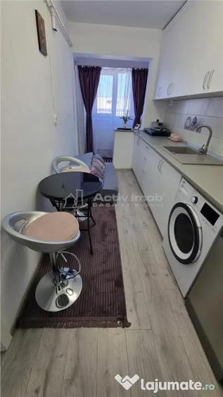 Garsonieră decomandată în Micro 20