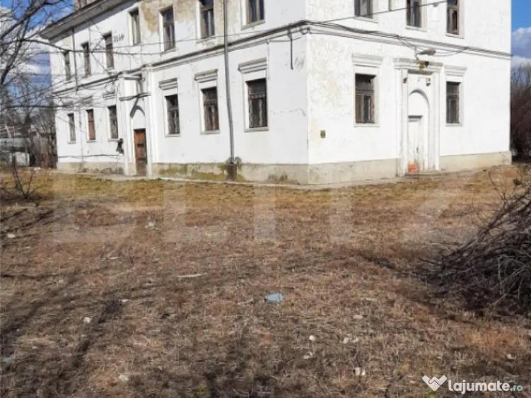 BLOC la pret de APARTAMENT:Cladire vanzare pe 3 nivele, 15 c - 2