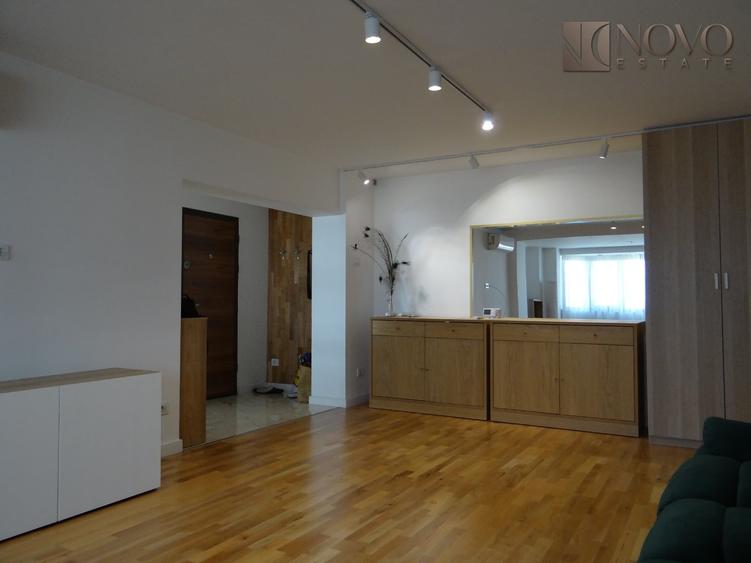 Apartament cu 3 camere semidecomandat, mobilat în P-ța Muncii