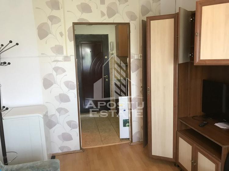 Garsonieră semidecomandată, mobilată în Lipovei