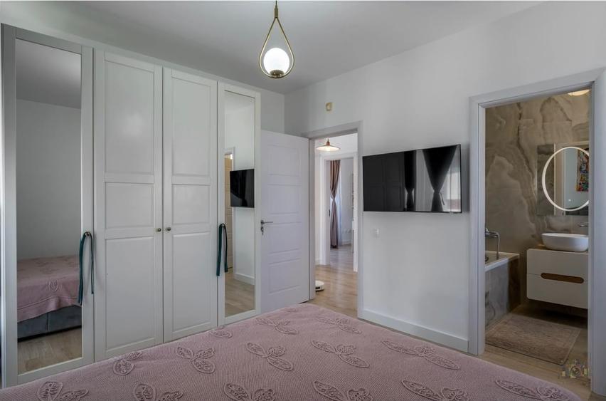 Duplex cu 4 camere cu Canalizare în Central