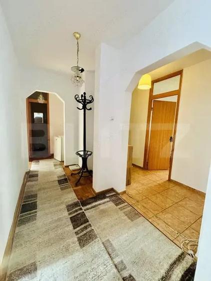 Apartament cu 4 camere decomandat în Girocului