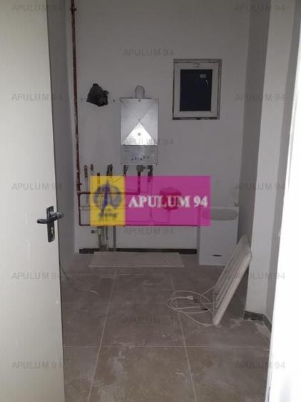 Birou, de 2,150 mp, în Central