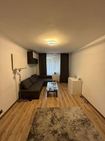 Apartament cu 3 camere semidecomandat în 1 Decembrie 1918