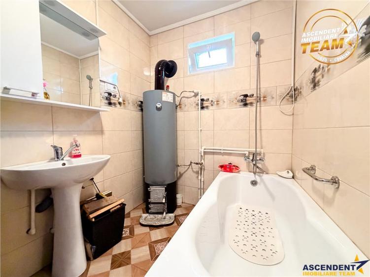 Casa cu teren generos de 1.315 mp, bucatarie de vara complet - 14