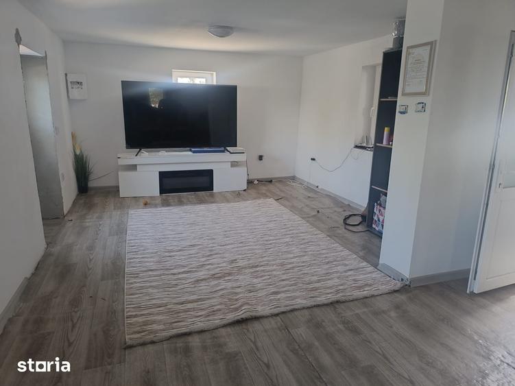 Casă cu 3 camere cu Teren 1700 Mp în Giurgița