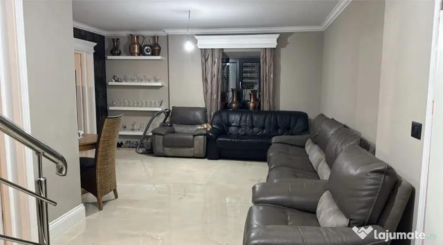 Casă cu 8 camere cu Teren 750 Mp în Central