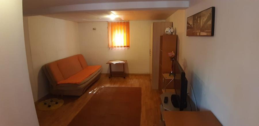Apartament cu 3 camere semidecomandat în Baba Novac