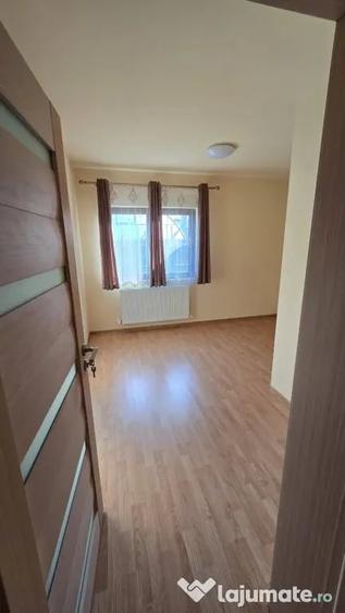 Apartament cu 2 camere decomandat în Valea Adâncă