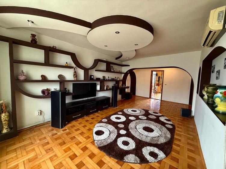 Apartament cu 4 camere decomandat în Dorobanți