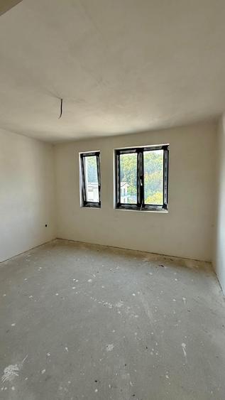 Duplex cu 5 camere cu Canalizare în Florești